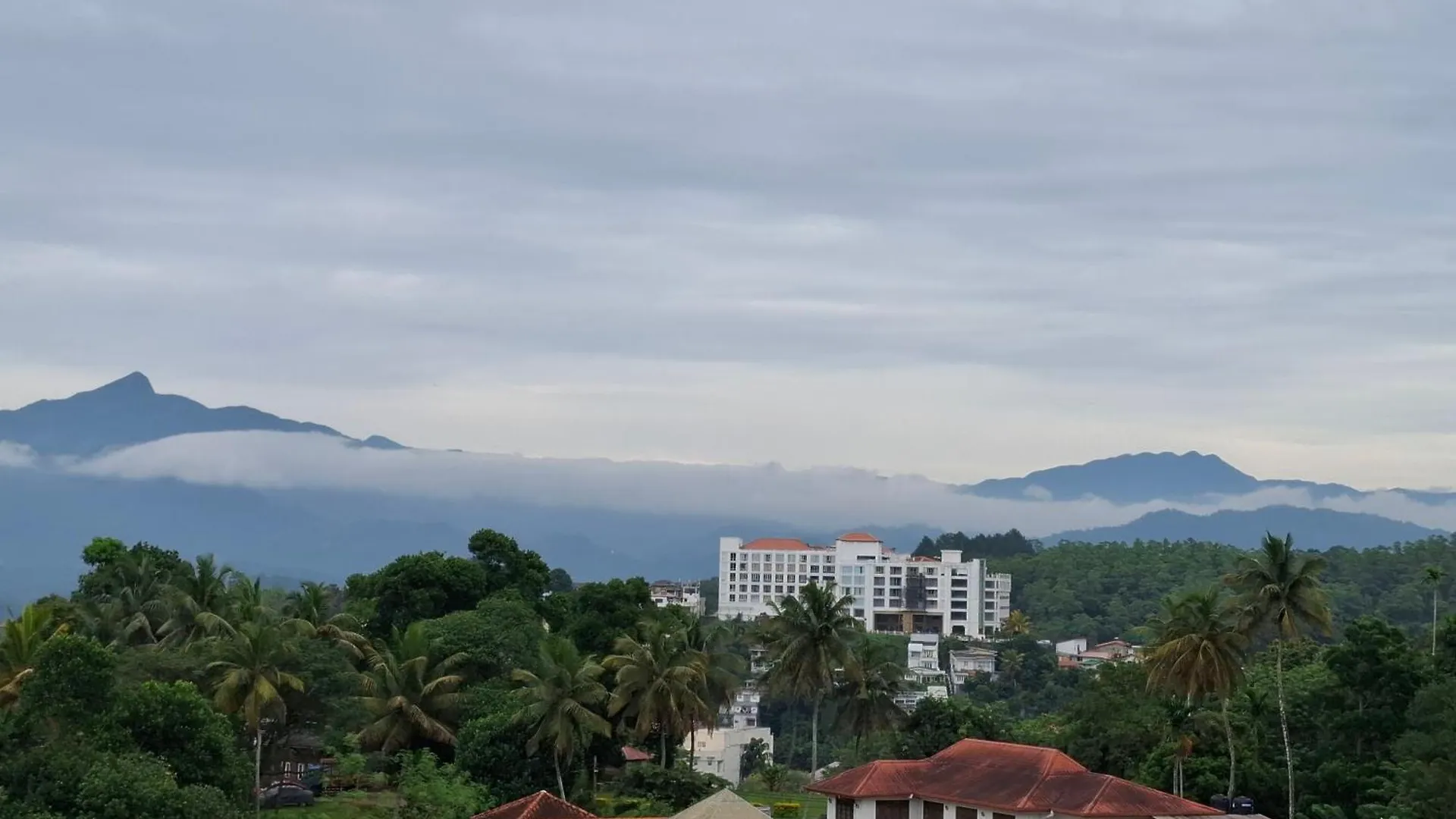 Hotel Blue Pillars Kandy
